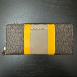 STYLISH Yellow/Brown Monogram Michael Kors Wallet 💛🤎